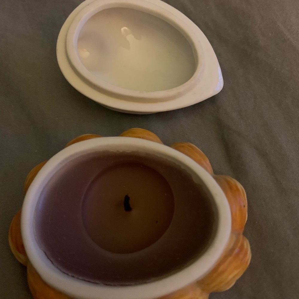Roma Al Fresco - Elizabeth Arden’s Vintage Ceramic Trinket Box With Candle View 3